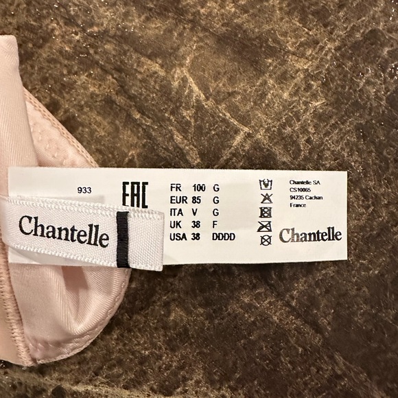 Chantelle Minimizing Bra - Picture 5 of 9